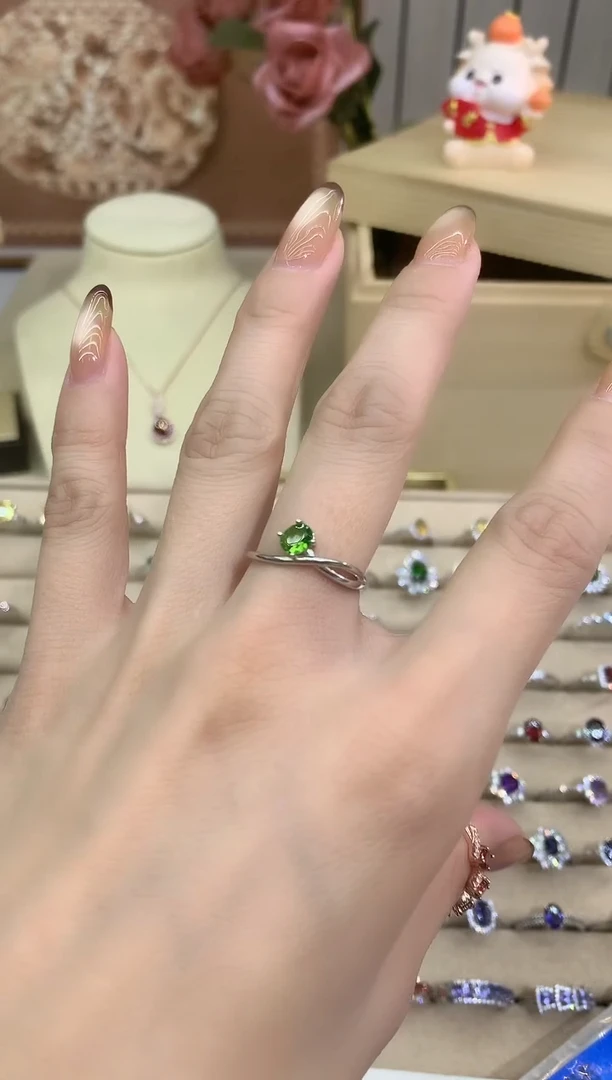 银S925镶嵌透辉石戒指设计款