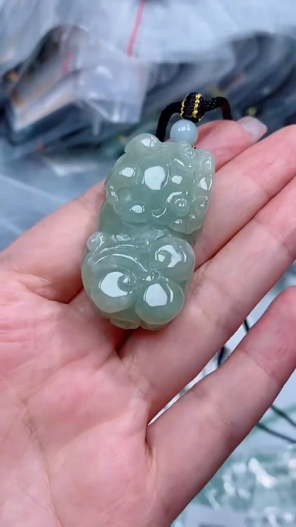 翡翠未镶嵌颈饰吊坠