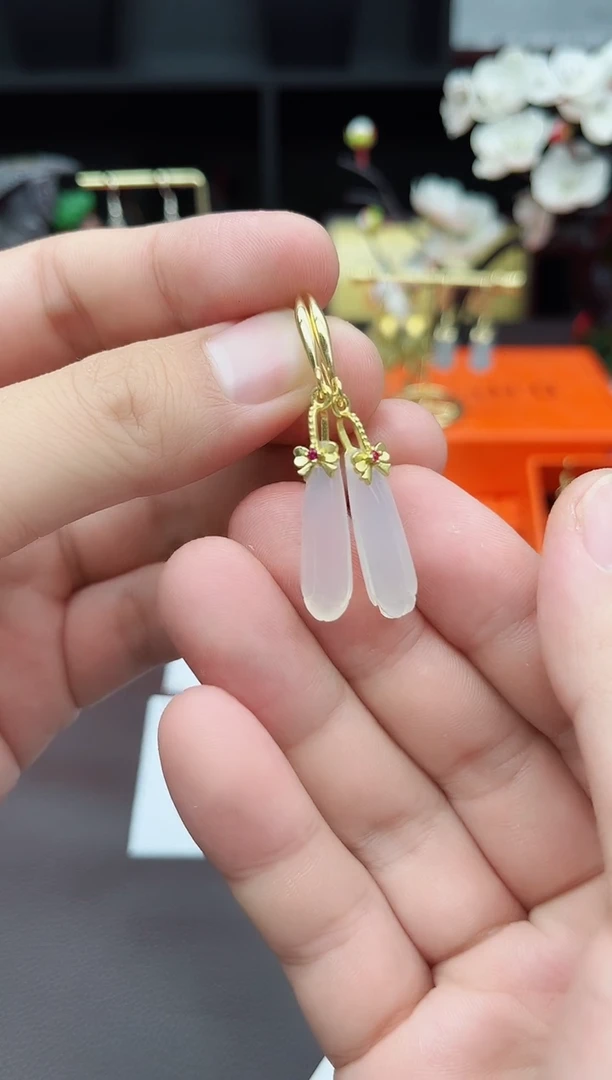 玛瑙/玉髓耳饰未镶嵌玉兰花