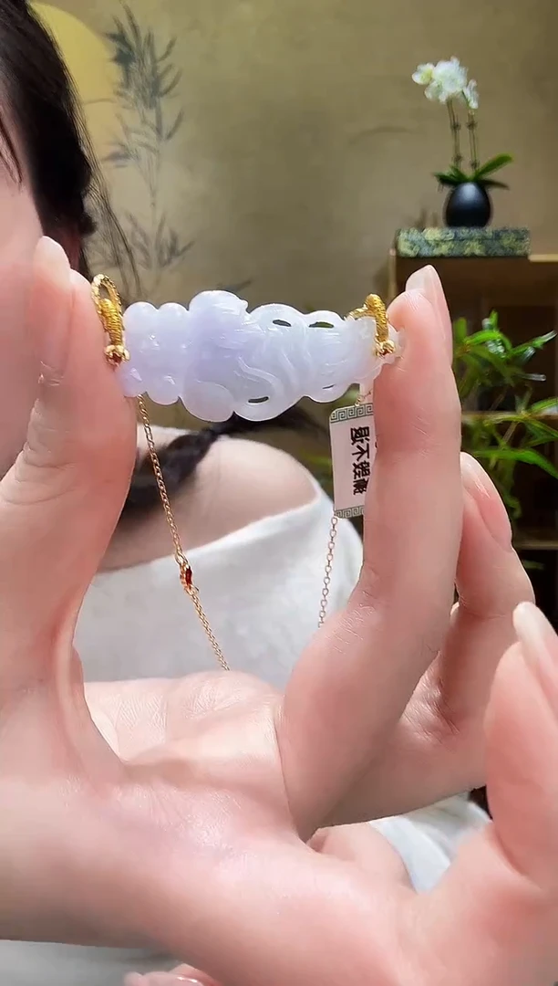 颈饰未镶嵌翡翠吊坠