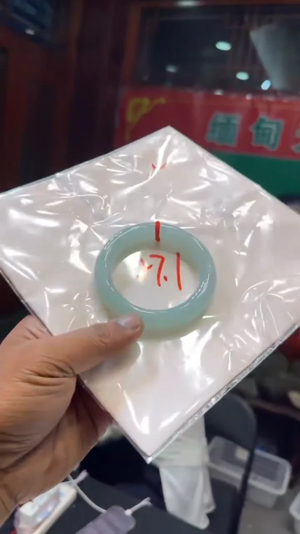 翡翠手镯未镶嵌手镯