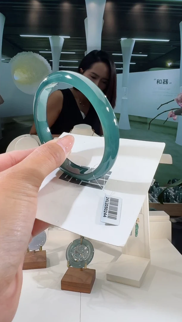 翡翠手镯未镶嵌59.5圈