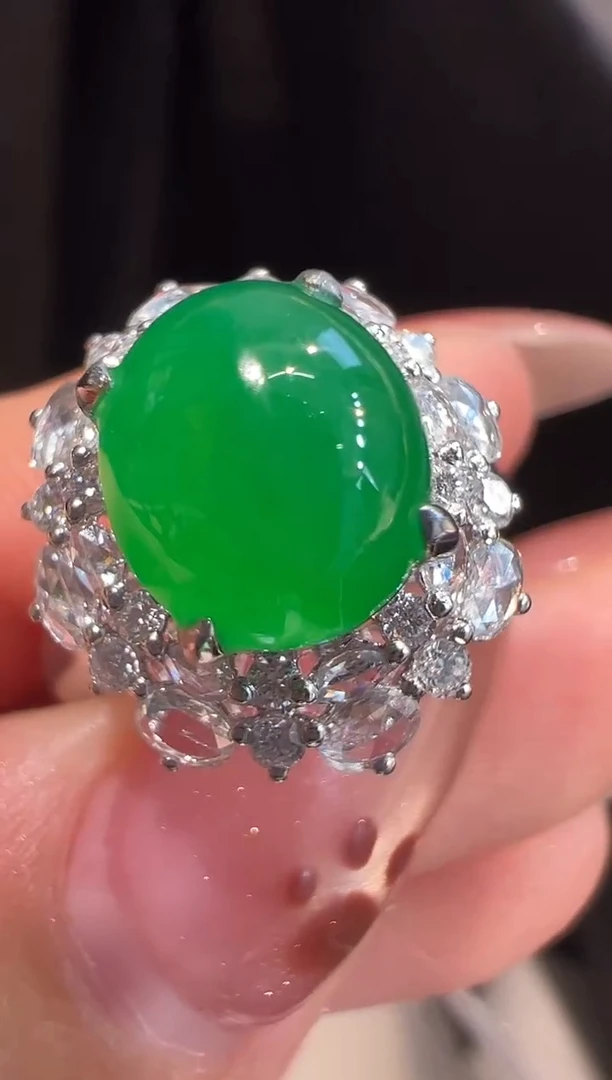 18K金镶嵌戒指翡翠戒指