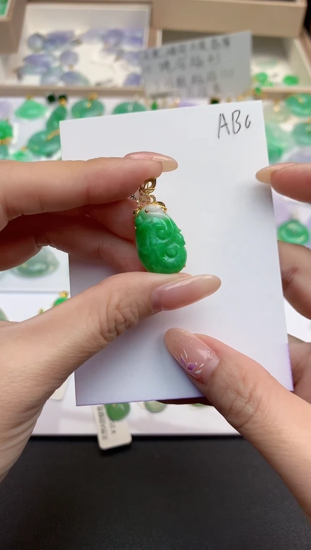 颈饰18K金镶嵌翡翠天然缅甸A货翡翠