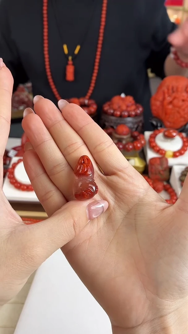未镶嵌瓦西牛血雕刻葫芦吊坠南红玛瑙（多样式发其一）
