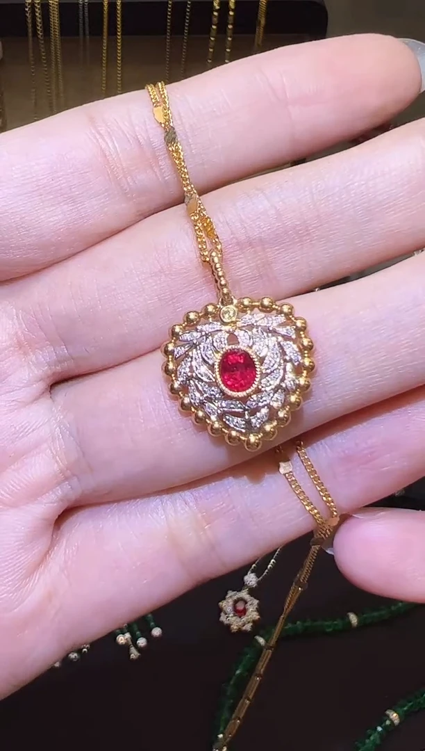 颈饰18K金镶嵌红宝石0.55ct