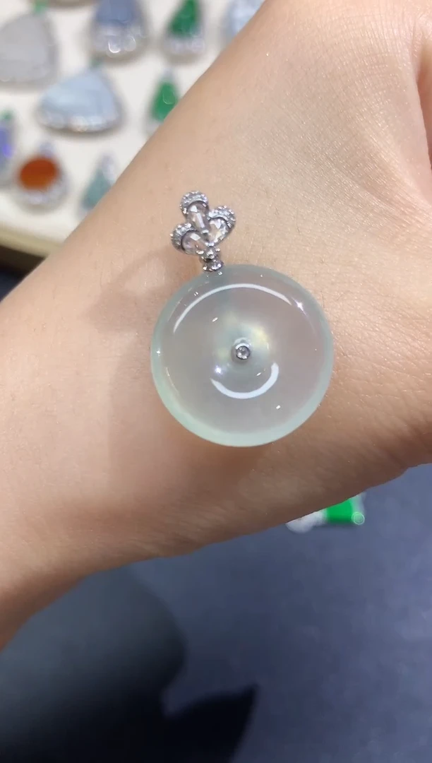吊坠(不含链)18K金镶嵌翡翠吊坠(不含链)|6800