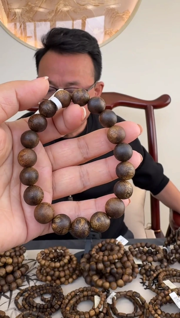 沉香手串卡1.1/10克墨绿圆珠多样性发货一条