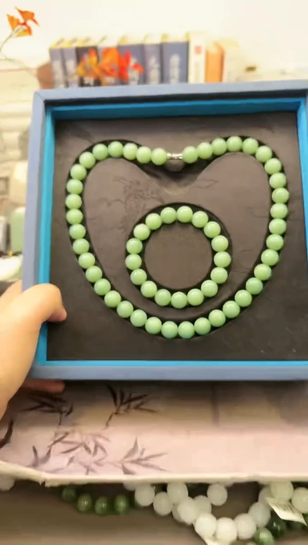 【闪购商品】和田玉粉绿套链未镶嵌粉绿套链