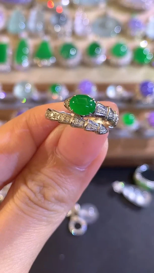 18K金镶嵌戒指翡翠a129