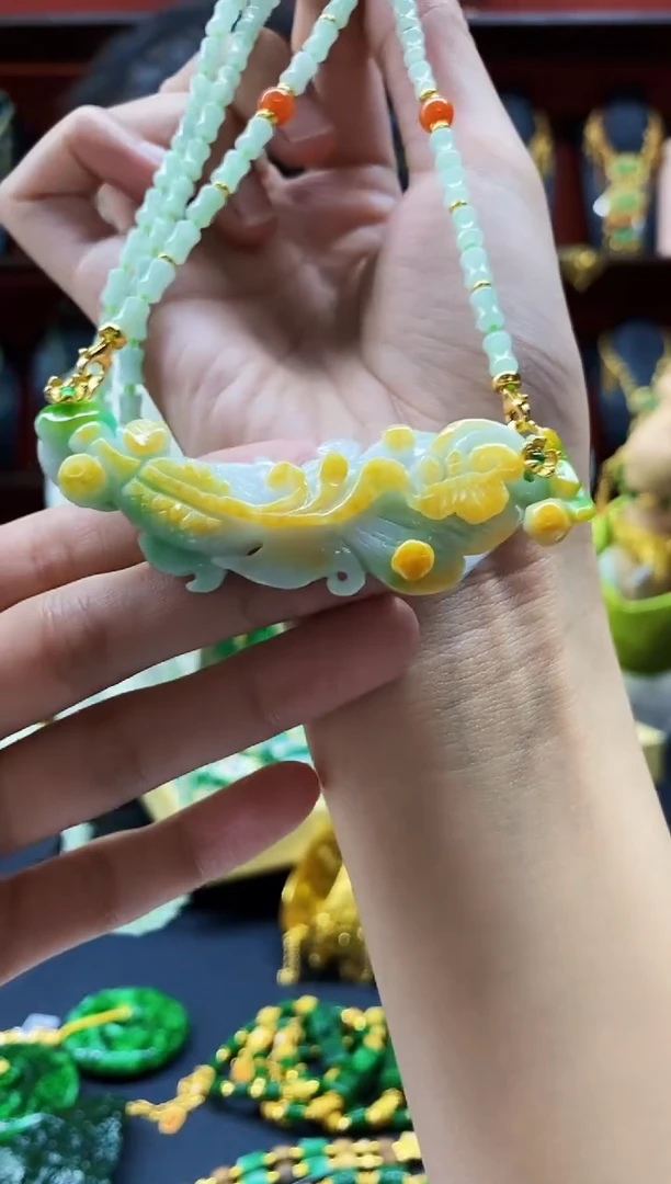 颈饰未镶嵌翡翠吊坠