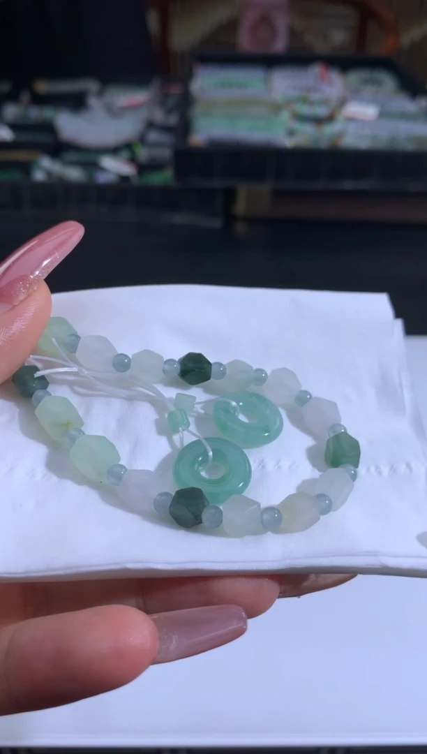 未镶嵌定制翡翠张*云翡翠