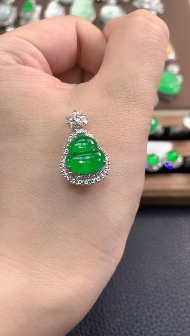 吊坠(不含链)18K金镶嵌翡翠春日珠宝 D52