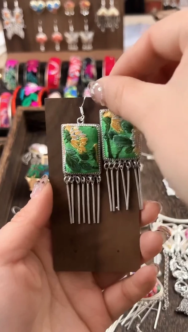 【闪购商品】织绣民族风老绣饰品392