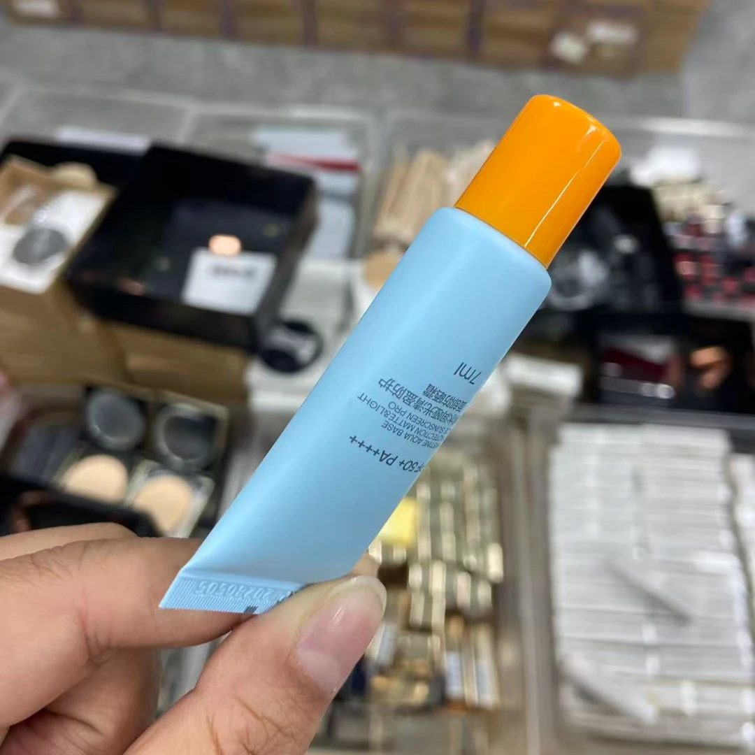 水润哑光清盈防护面部霜