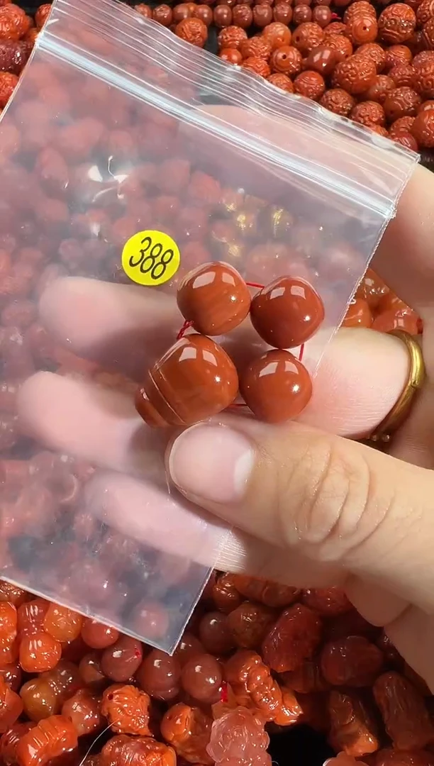 颈饰未镶嵌南红玛瑙1