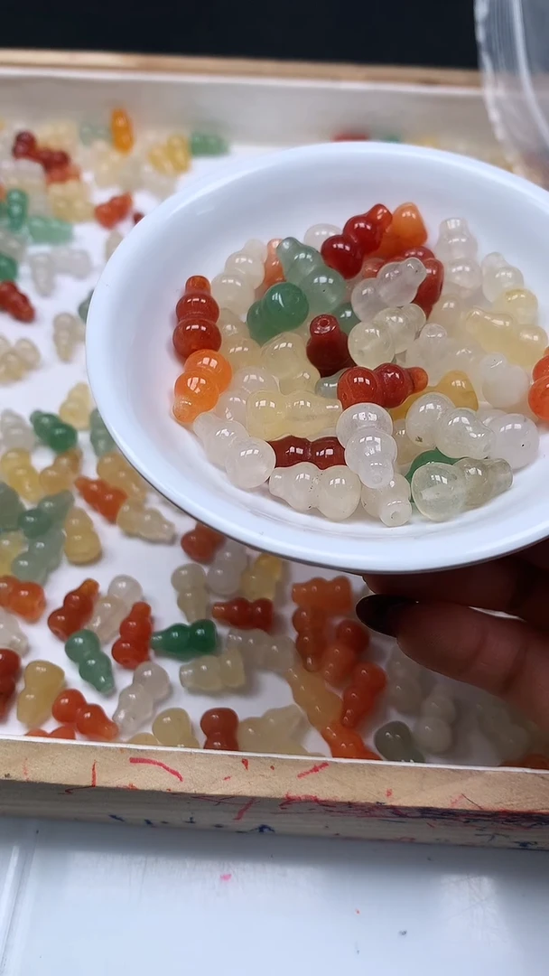 未镶嵌散珠石英质玉M673 三彩玉 葫芦 8*14mm10颗8.8元