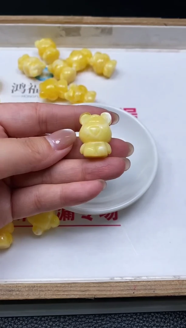 未镶嵌蜜蜡裸石M54 白花蜡 中号熊 1个9.9元