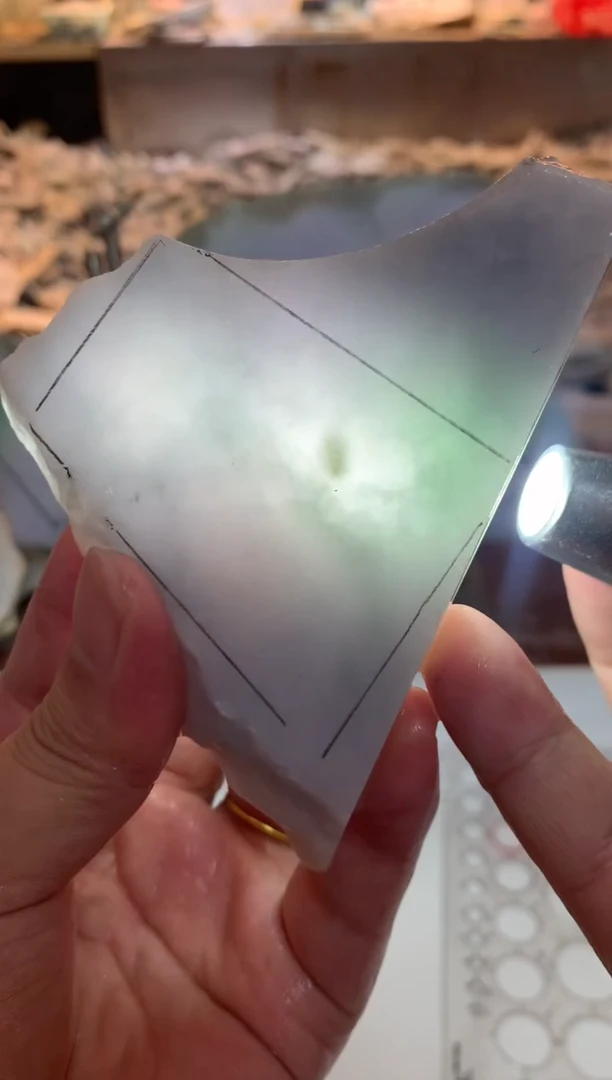 未镶嵌挂件翡翠0朱0翡翠珠宝682