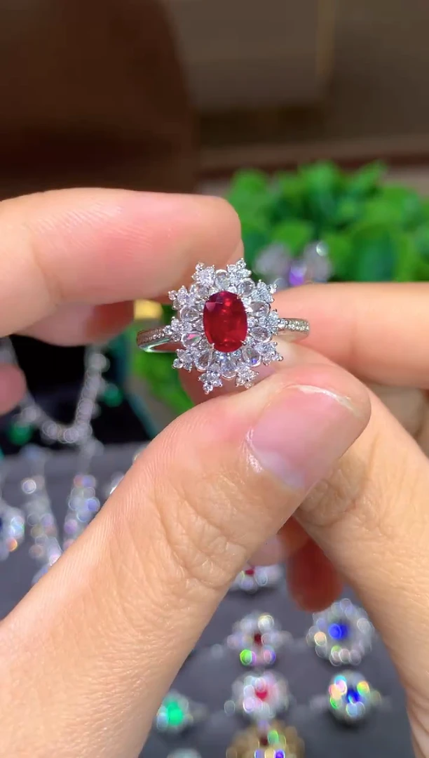 18K金镶嵌戒指红宝石0.84CT