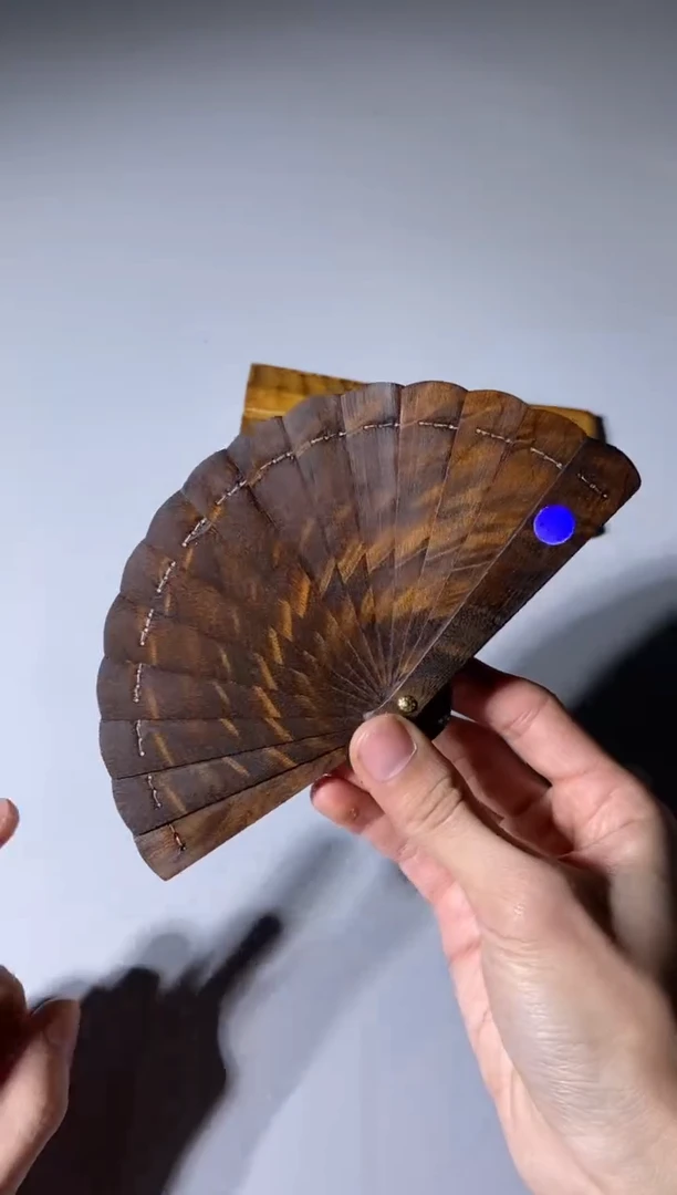 【闪购商品】金丝楠木雕168号10cm乌木金丝楠小叶桢楠掌中扇