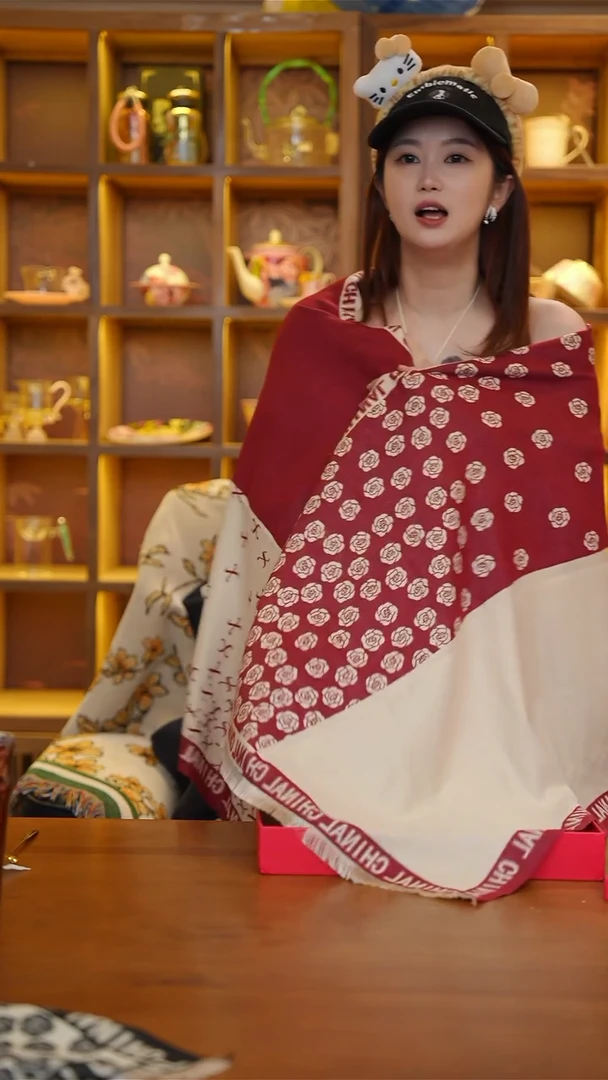 陶171-上海故事小山茶花围巾195cmx65cm-安可拉红-CF5813