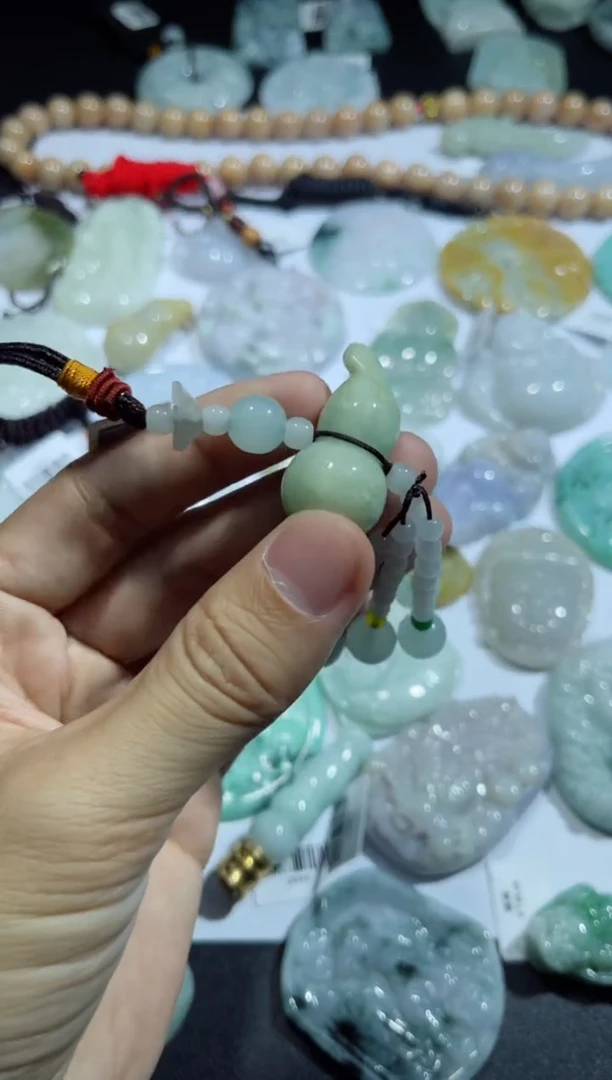 【闪购商品】翡翠颈饰未镶嵌00017270