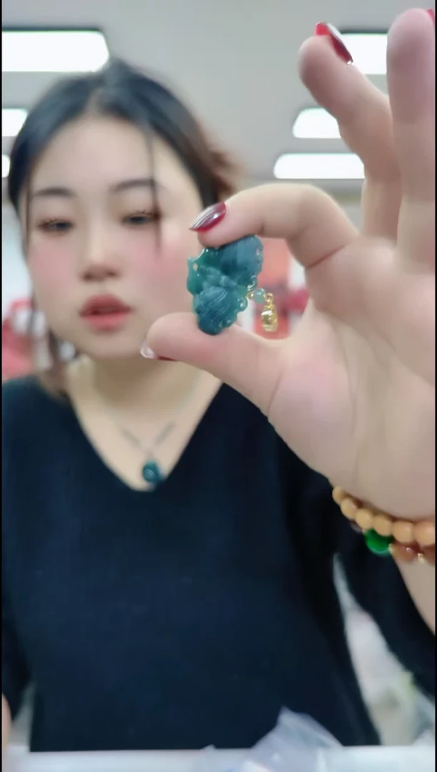 【闪购商品】翡翠颈饰未镶嵌1760蓝水蝴蝶