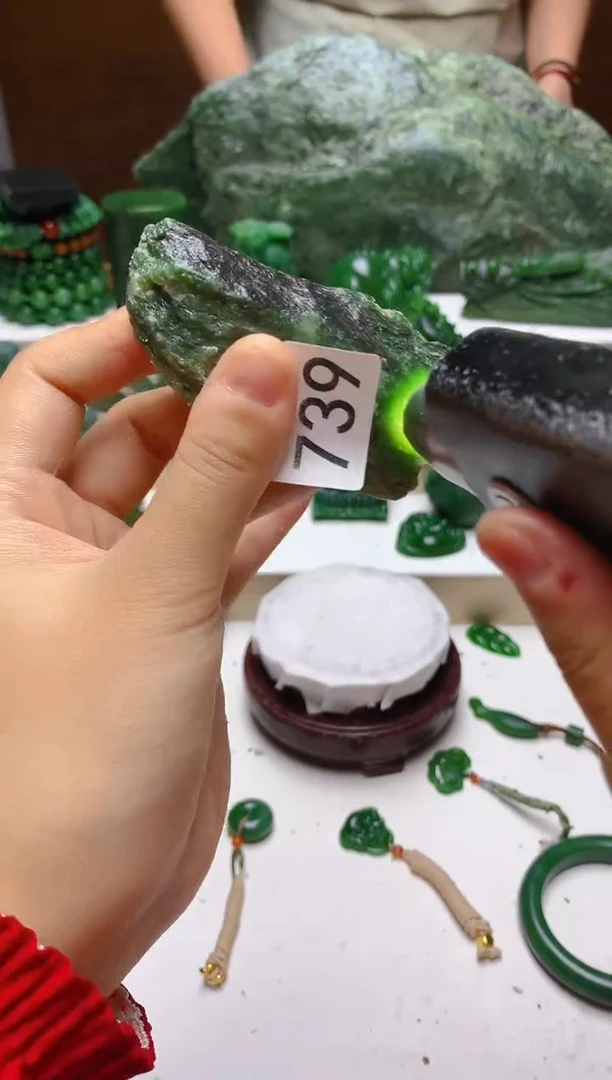 未镶嵌和田玉（碧玉）珠宝半成品1