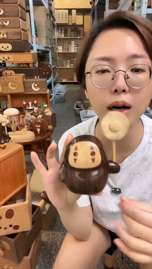 木瑕疵大胖无脸男摆件