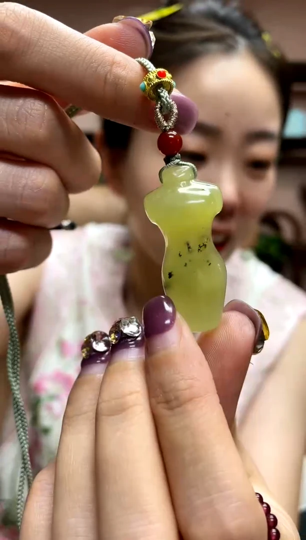 岫玉未镶嵌吊坠·