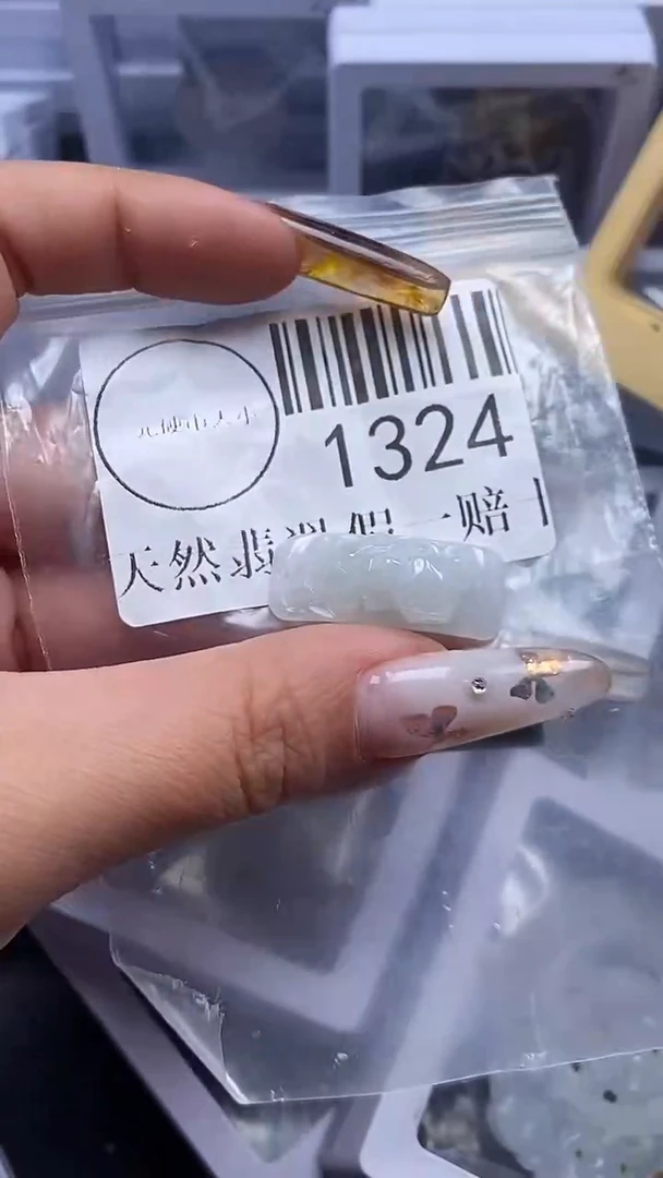 吊坠(不含链)未镶嵌翡翠1324