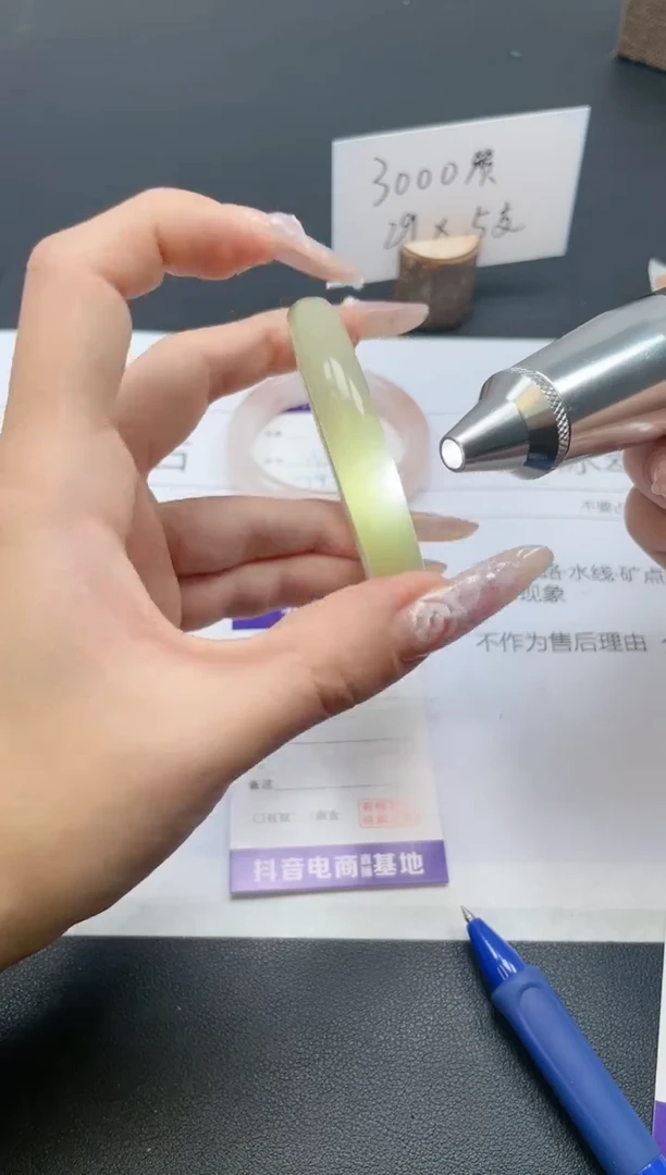 【闪购商品】石英质玉手镯未镶嵌121/54.7