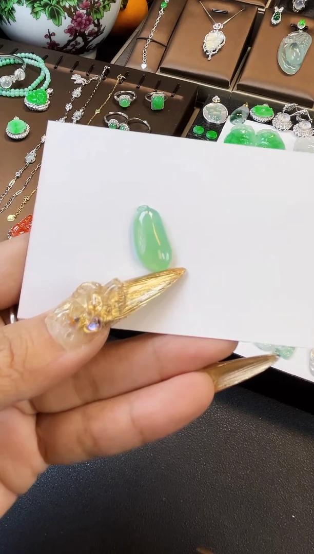 翡翠裸石ZZZ800缅甸A货翡翠冰底薄荷绿福瓜