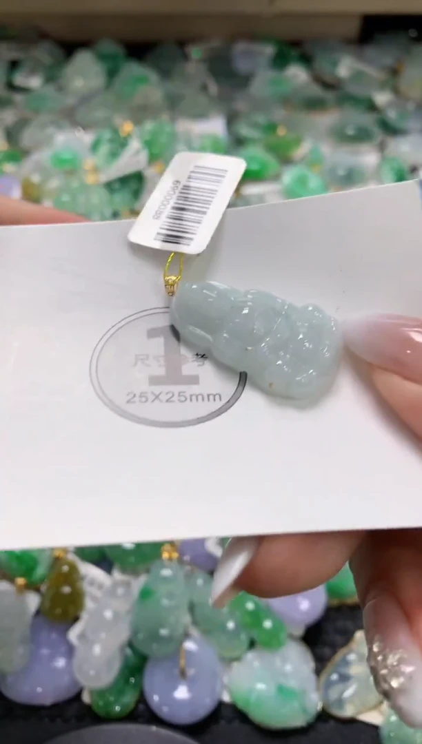 颈饰18K金镶嵌翡翠1111111111111111