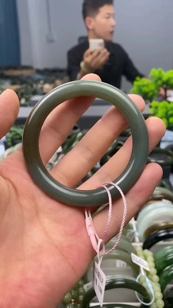 未镶嵌手镯和田玉56