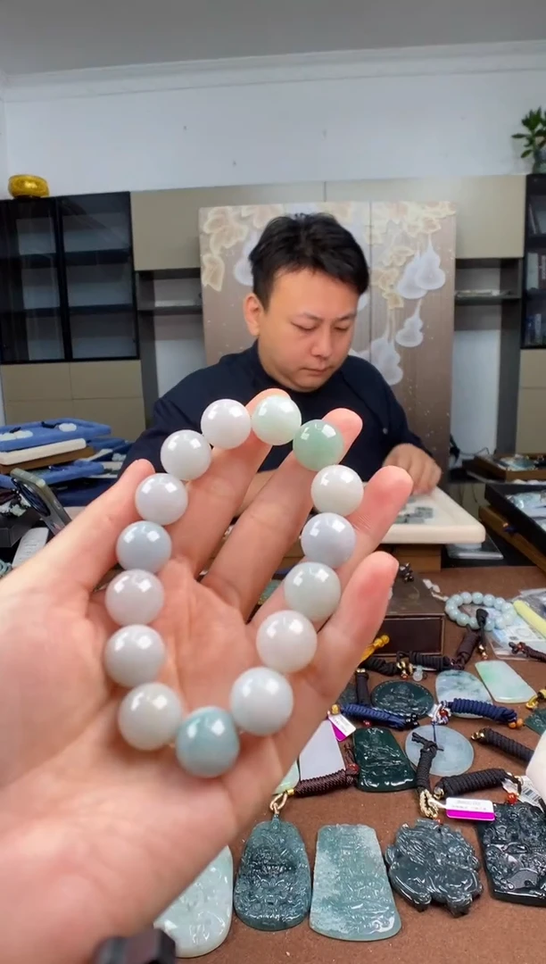 颈饰未镶嵌翡翠多样性发其一