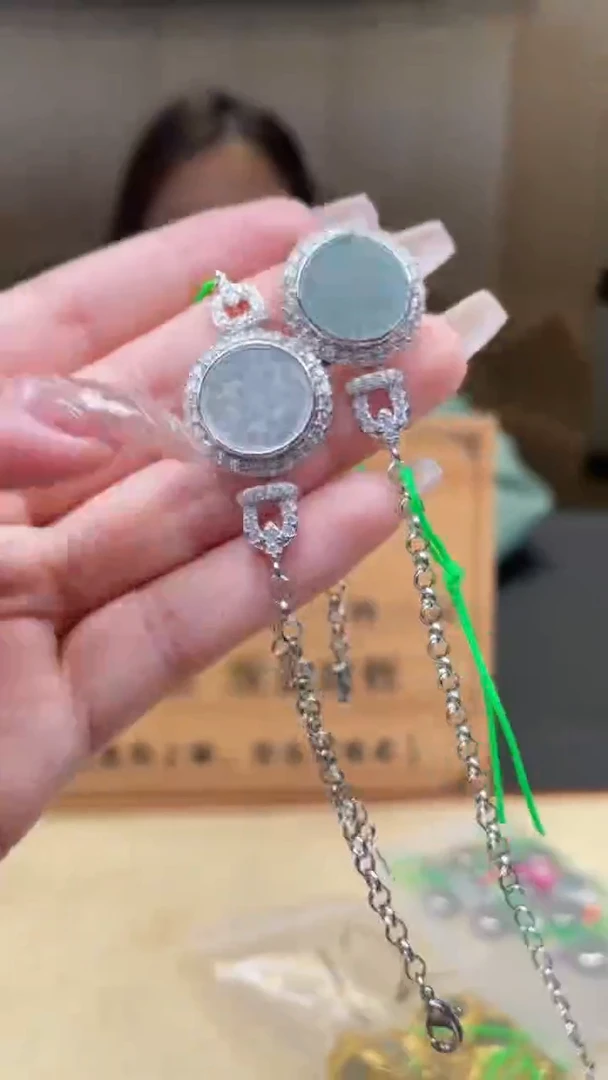 【闪购商品】翡翠颈饰未镶嵌多样性发货 (只发一件) *A31