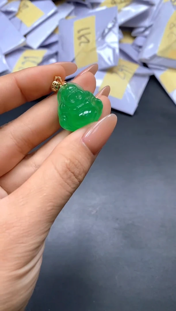 翡翠未镶嵌颈饰巅峰精品（吊坠加扣头）83