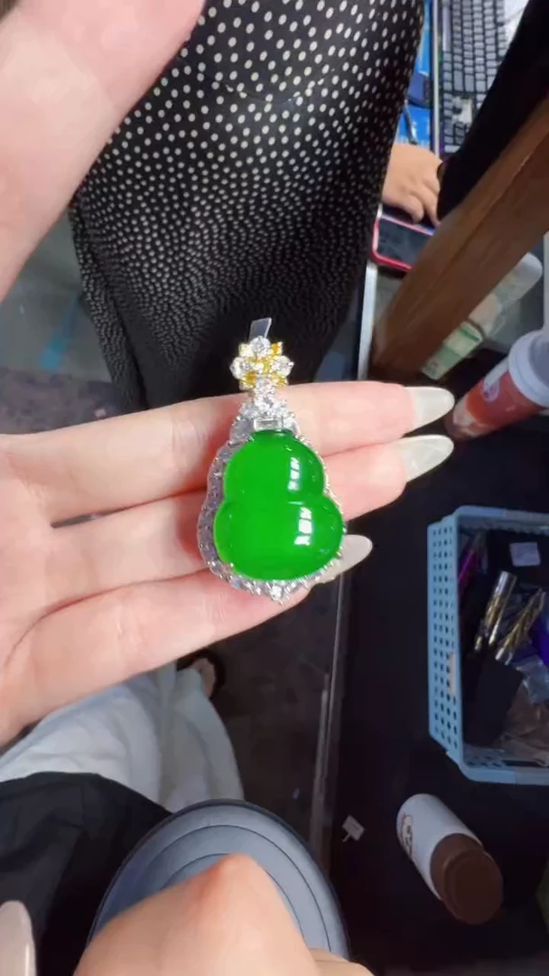 未镶嵌定制翡翠翡翠A货有轻微色差属于正常现象，葫芦多样性发货1