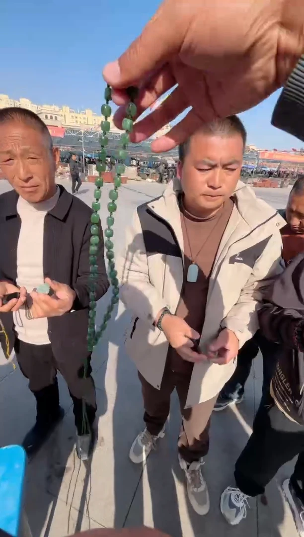 未镶嵌和田玉（糖玉）挂件和田玉