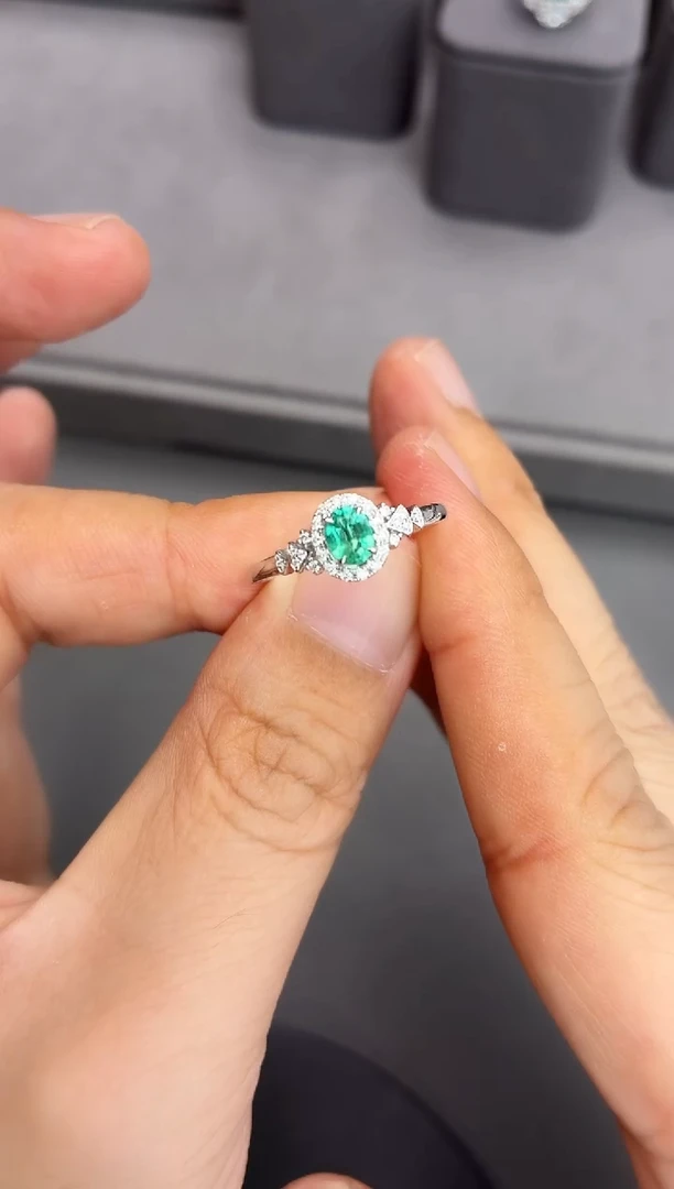 18K金镶嵌戒指祖母绿0.3ct/赞比亚/微油/多样性发货