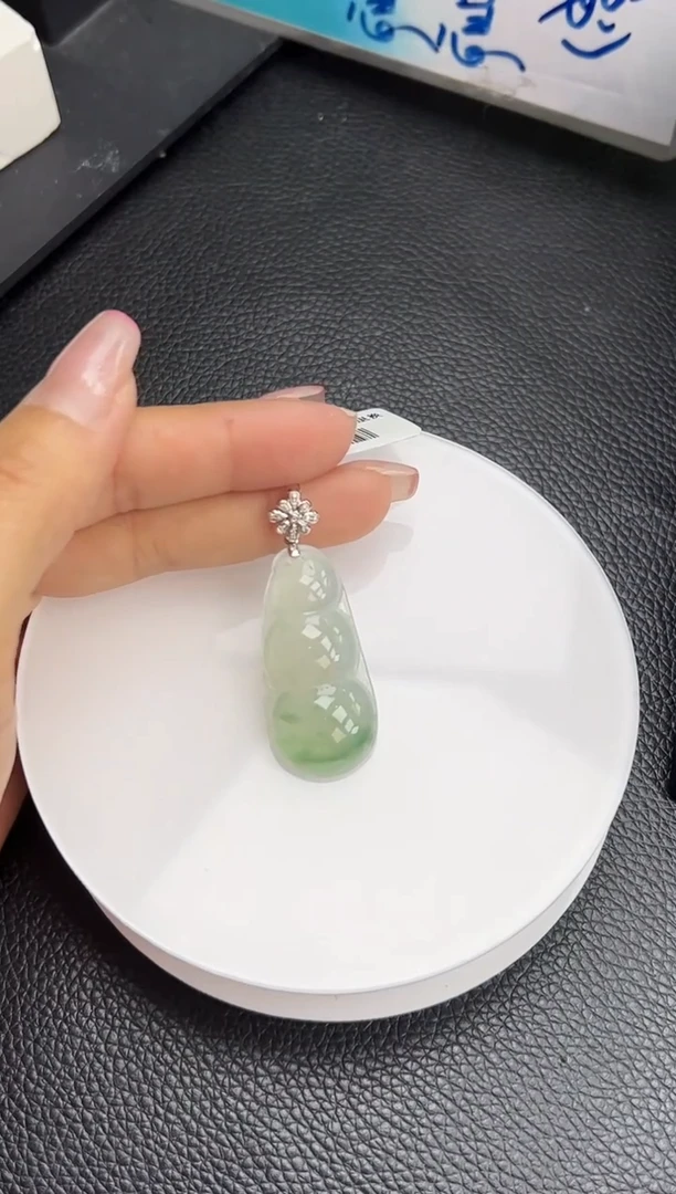 【闪购商品】翡翠颈饰18K金镶嵌YM391-27 豆子