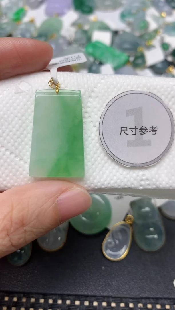 颈饰18K金镶嵌翡翠天然缅甸A货翡翠