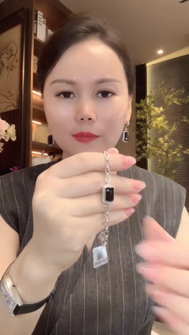 18K金镶嵌手链翡翠C9