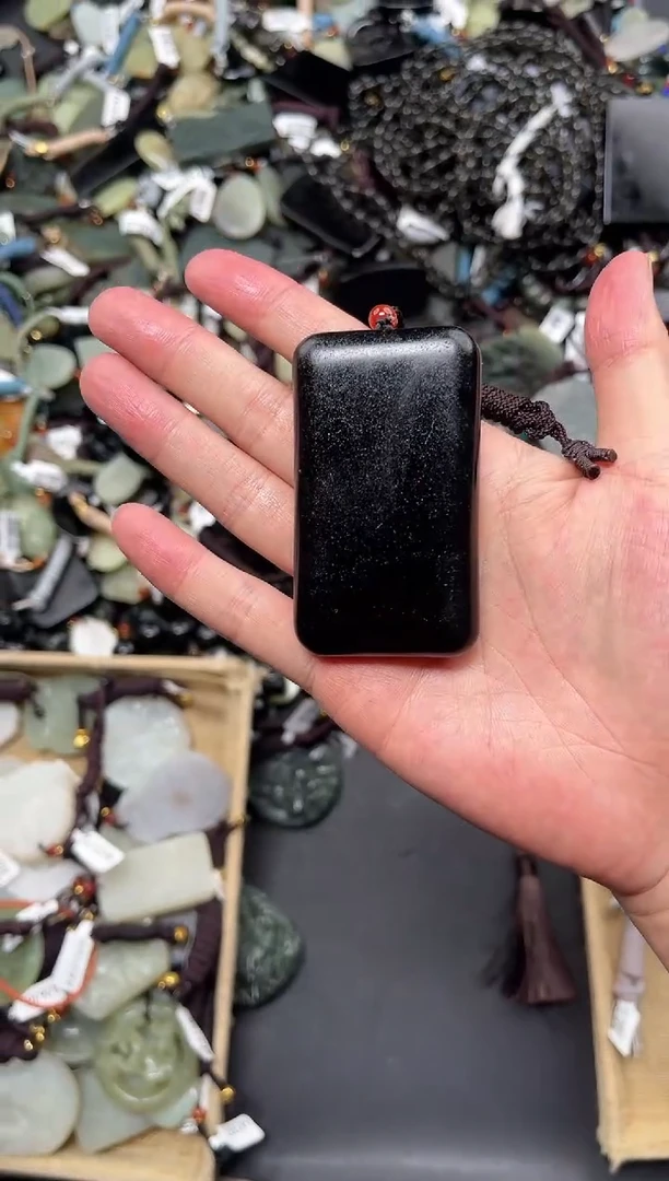 和田玉未镶嵌颈饰瑕疵品处理拍一发一