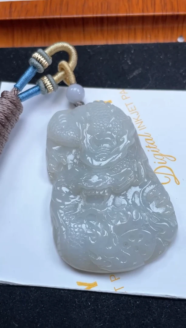 【闪购商品】翡翠颈饰未镶嵌龙牌