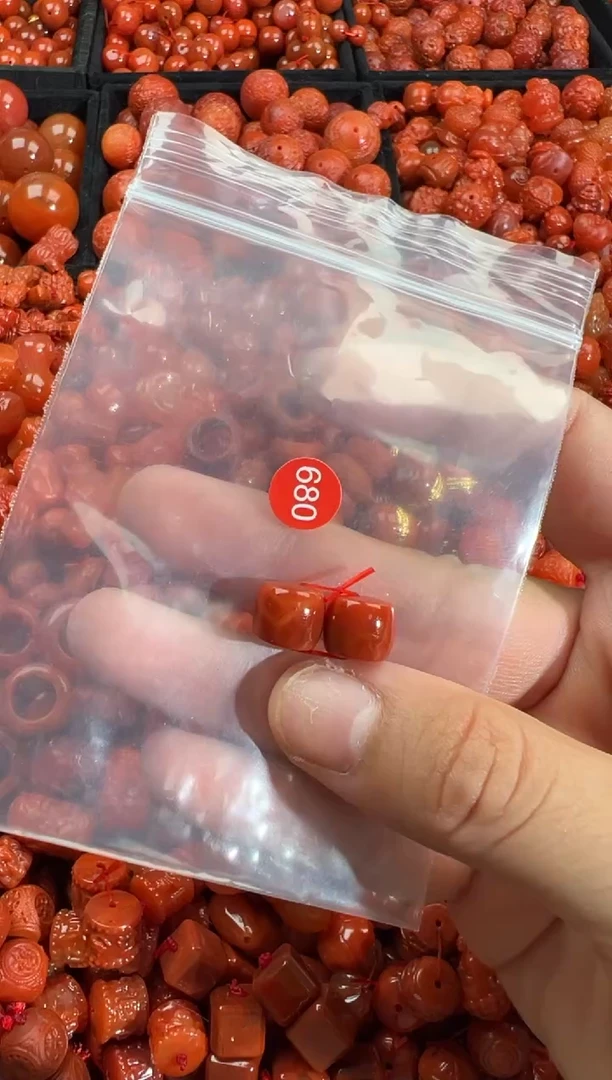 南红玛瑙未镶嵌颈饰1