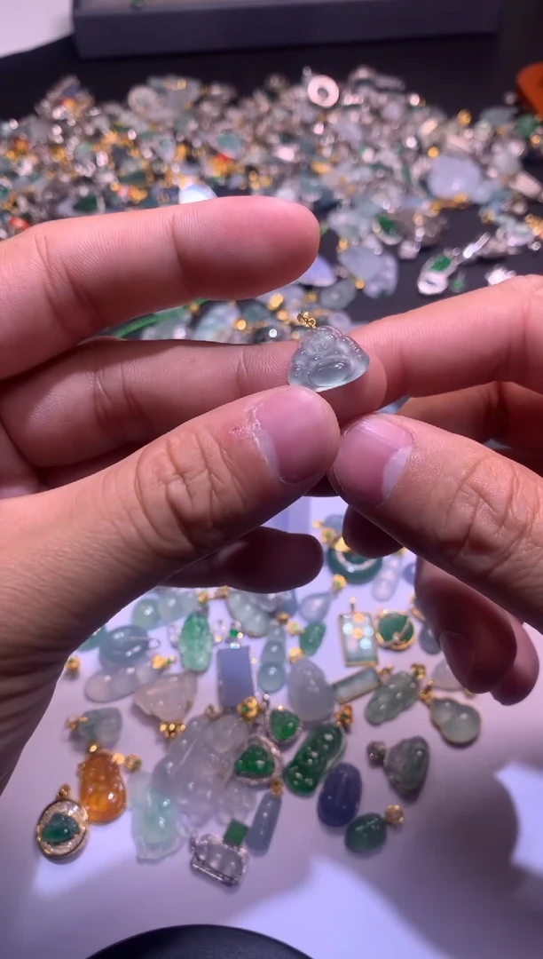 【闪购商品】翡翠吊坠(不含链)18K金镶嵌1