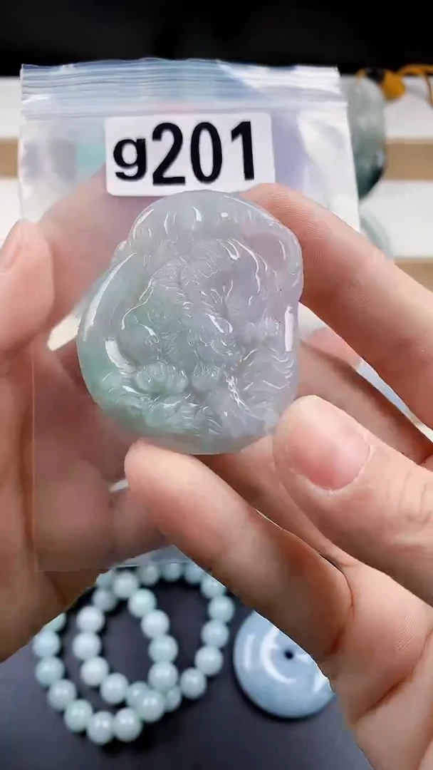 颈饰未镶嵌翡翠天然翡翠吊坠挂件